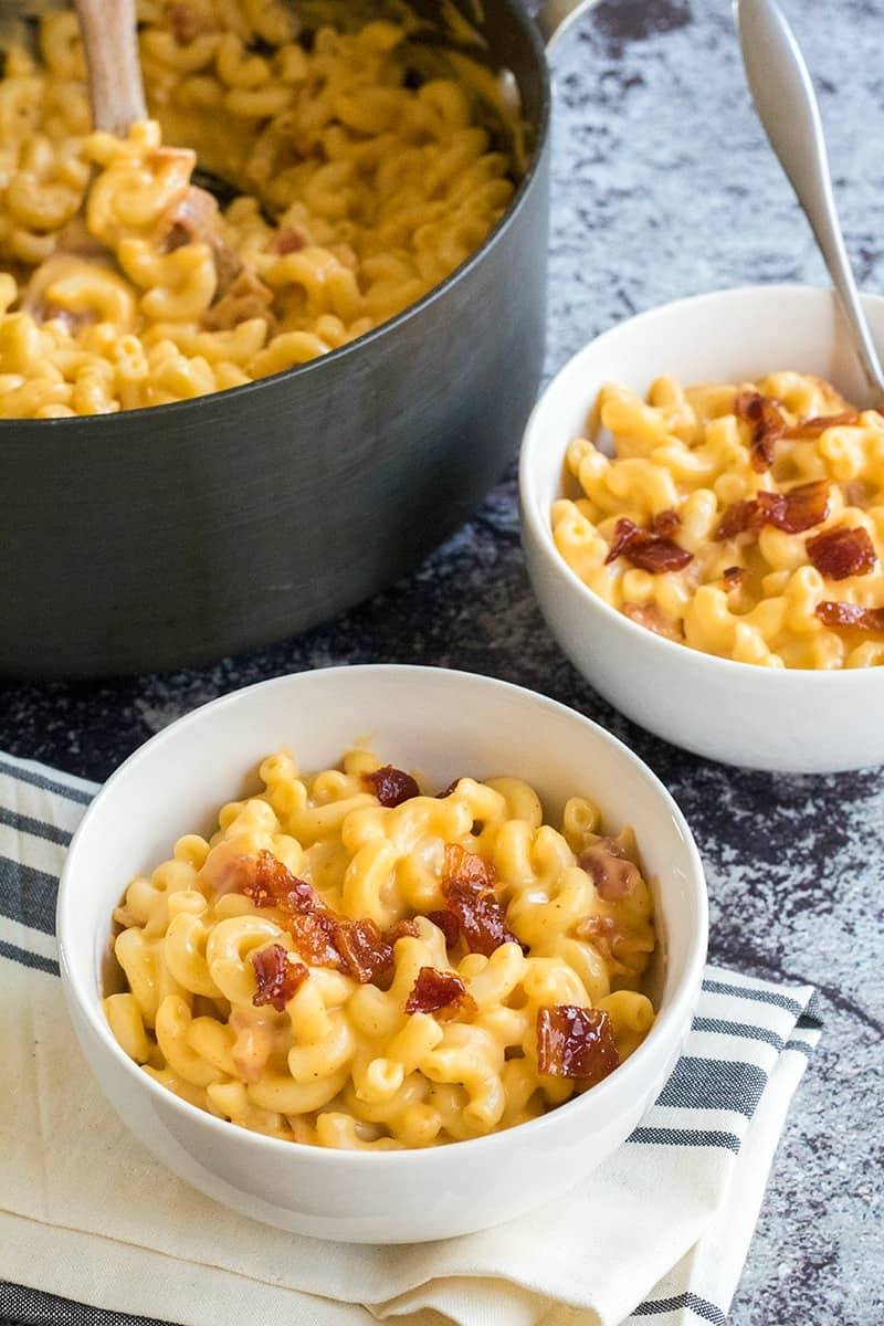 Whiskey and bacon come together for a killer dinner in this Jack Daniel's Bacon Mac and Cheese! Gooey & cheesy with sweet pops of candied bacon make this macaroni oh so crave-able!!