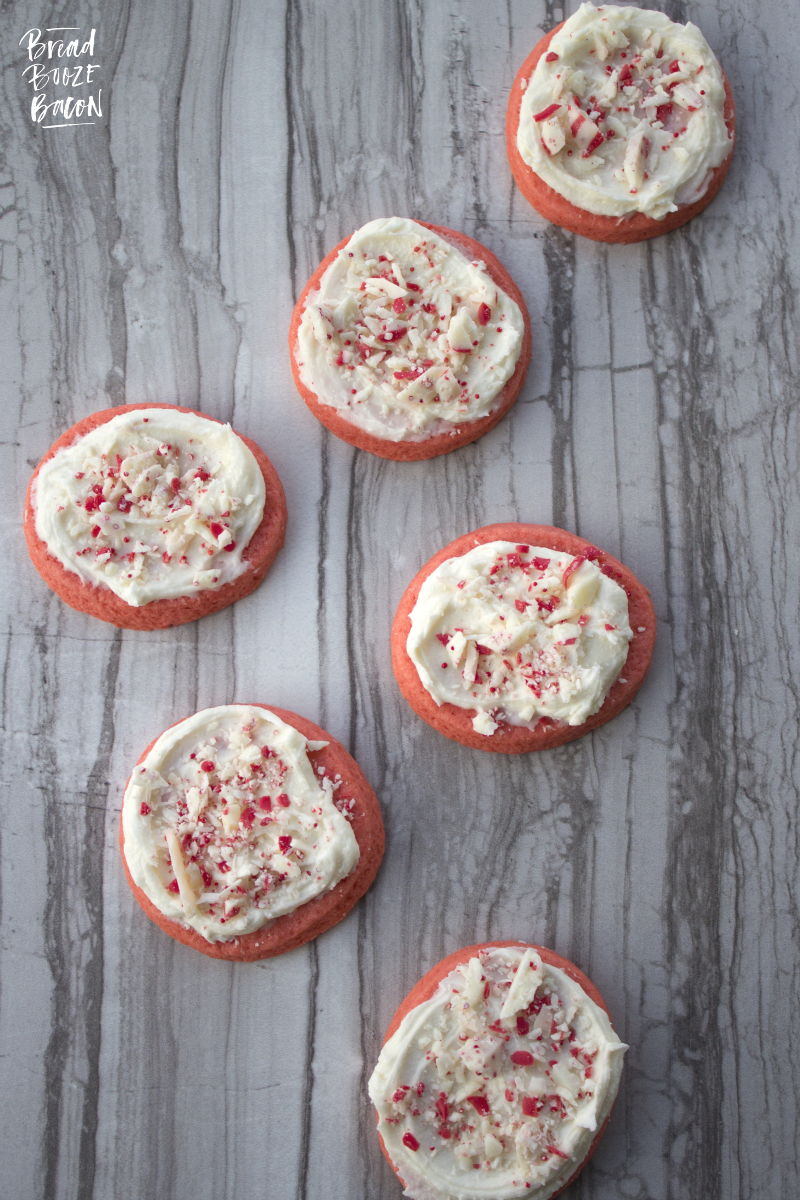 White Chocolate Peppermint Cookies are the perfect balance of refreshing mint and creamy frosting! #12Bloggers