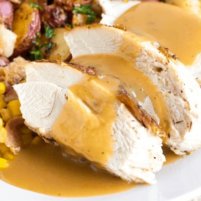 This Easy Turkey Gravy Recipe is the perfect addition to your Thanksgiving table! This savory sauce is delicious on white meat, dark meat, and all over your mashed potatoes!