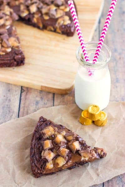 Rolo Brownie Pizza is an easy treat that'll make chocolate lover's week in the knees! This semi-homemade dessert is great for busy weeknights!