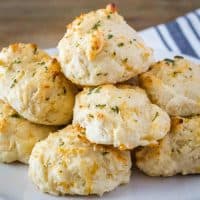 Copycat Cheddar Bay Biscuits are even better than the original. Ready in 15 minutes and only 6 ingredients, these biscuits are dangerously good!