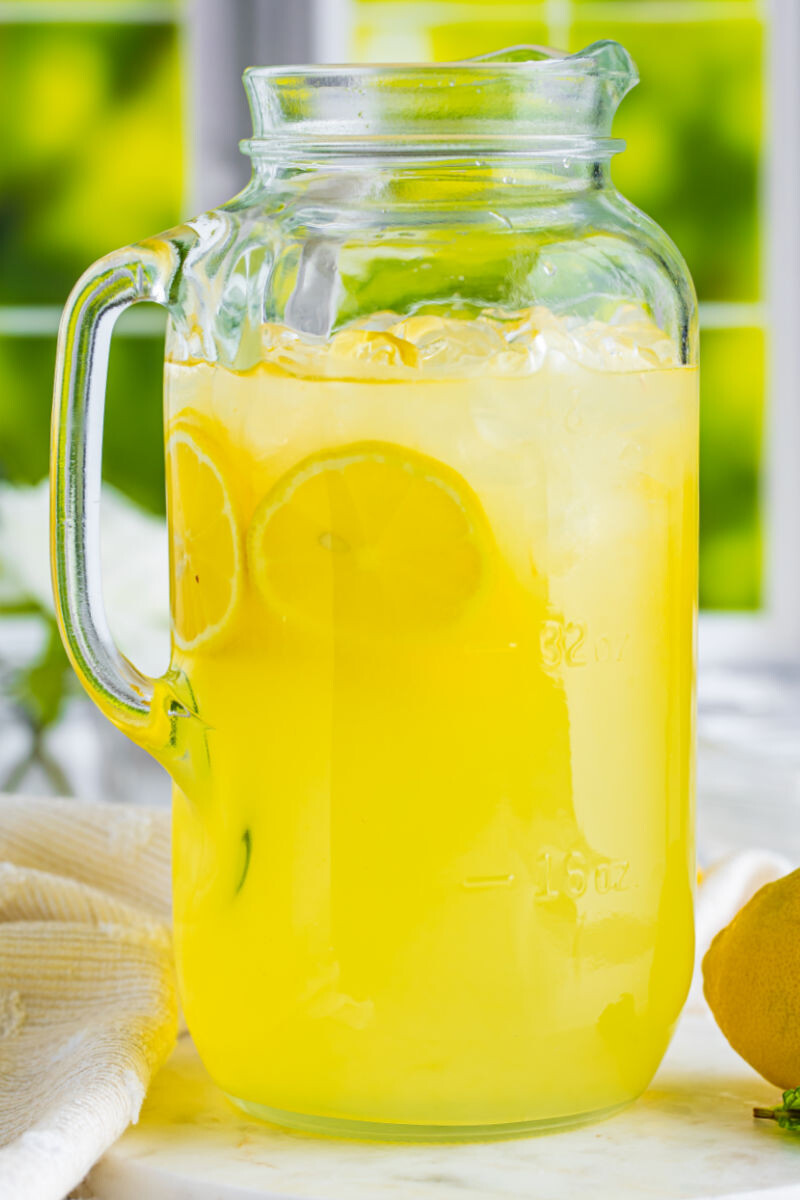 pitcher of lemonade with ice and lemon slices