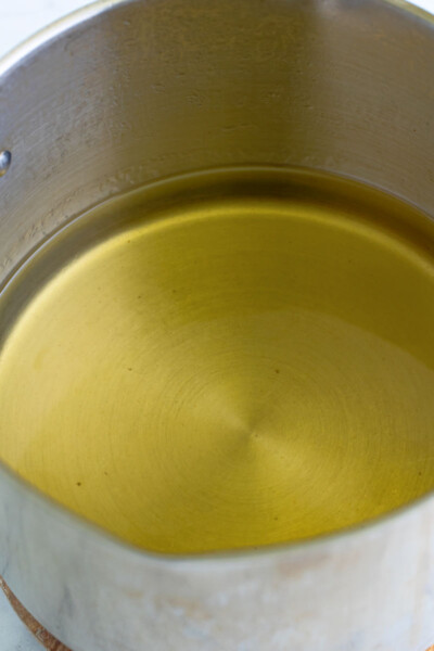 simple syrup in a large pot